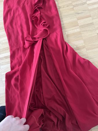 Rotes Abendkleid mit Rüschen, Grösse M/L festlich!