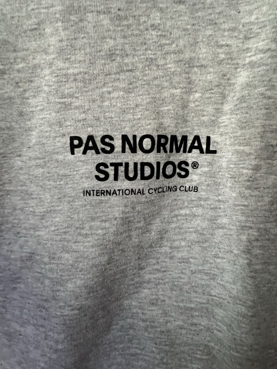 Pas Normal Studios T-Shirts: Pas Normal Studios  – Gebraucht aus Binningen von Giusi.