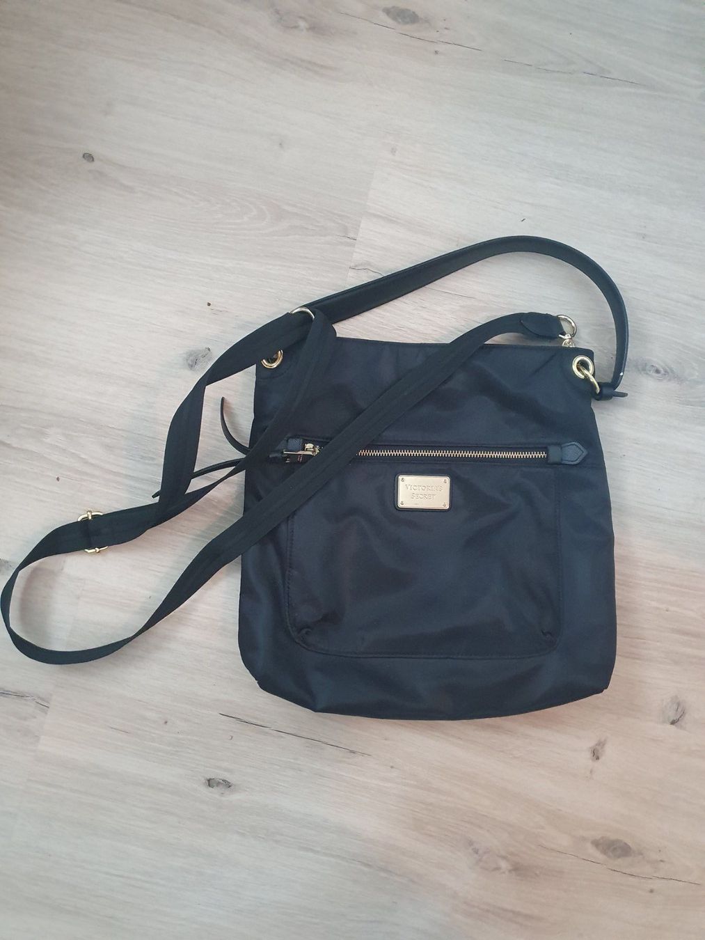 Victoria's Secret Taschen für Damen: Schwarze Handtasche Victoria's Secret – Gebraucht aus Nussbaumen AG von jul_t76k
