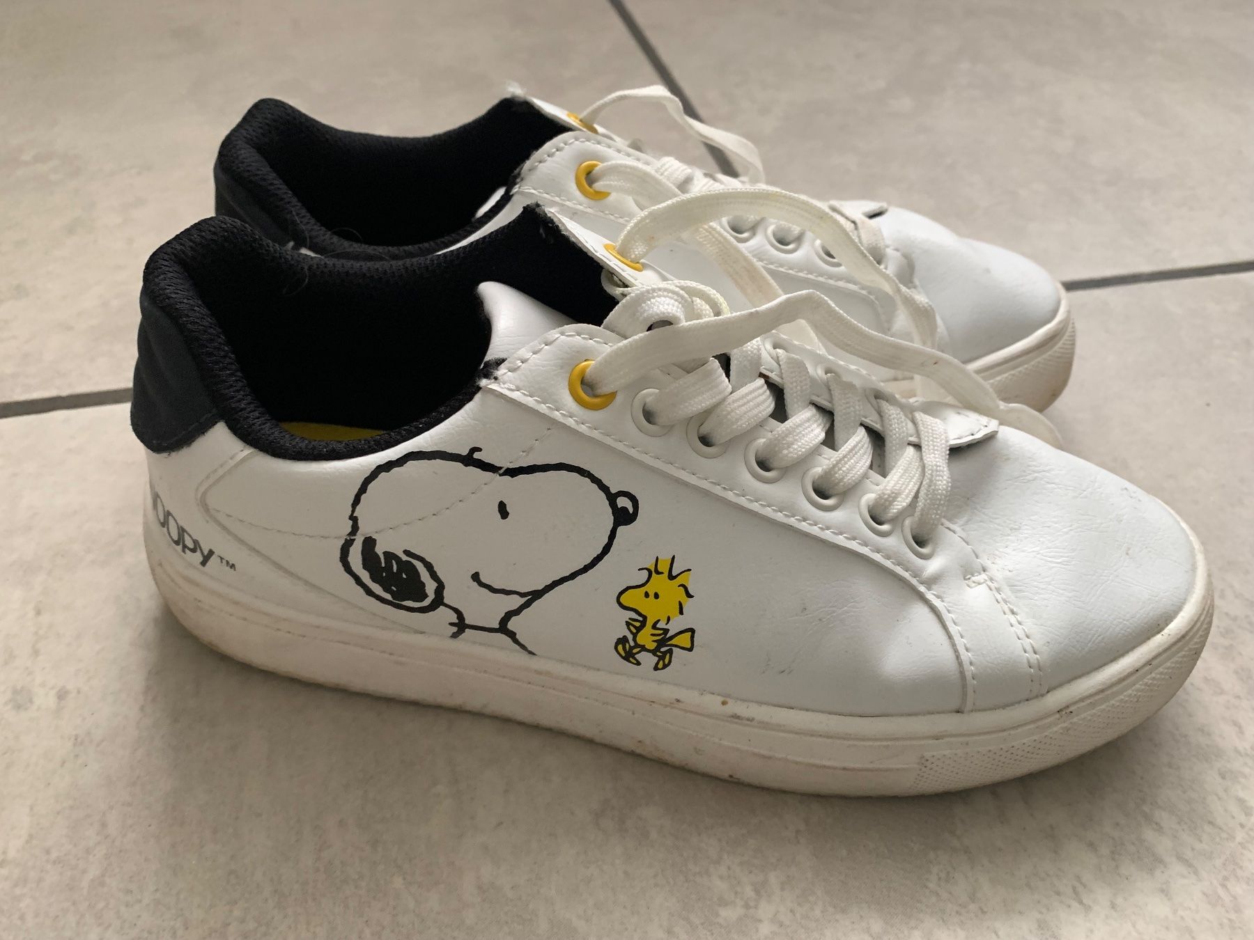 Schuhe für Mädchen: Snoopy Sneakers Gr. 36.5 – Gebraucht aus Ettingen von evs_6w9m