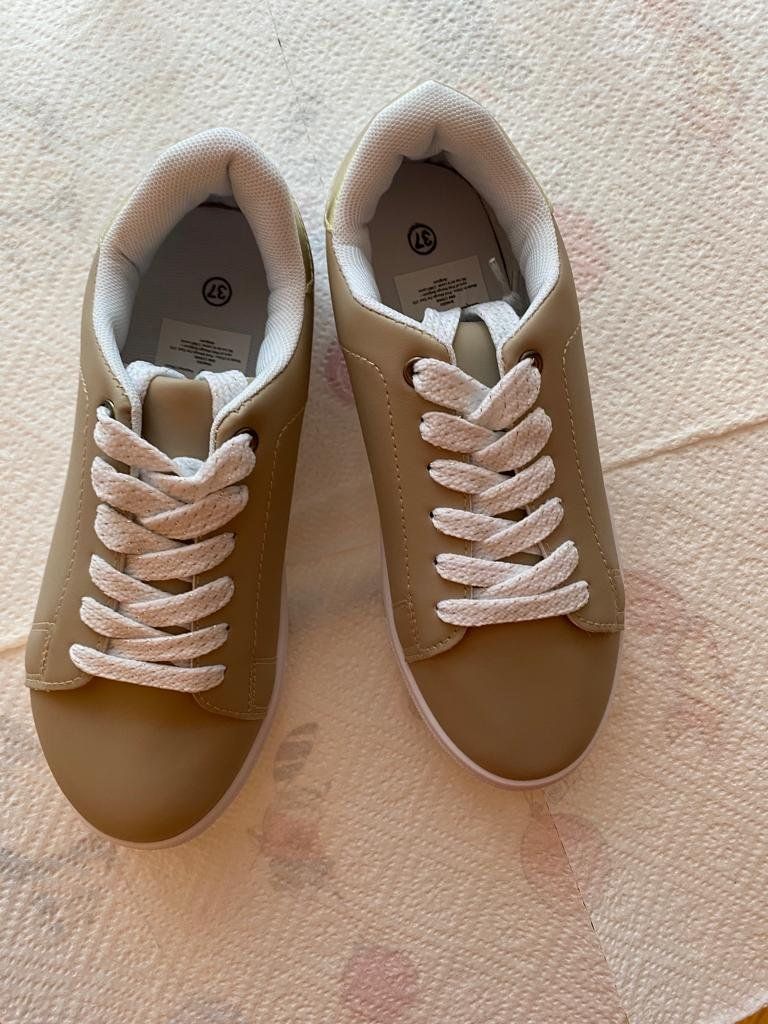 Damenschuhe: Damen Sneaker, Grösse 37, fabrikneu, beige – Neu (gemäss Beschreibung) aus Zürich von Pokiemon 1