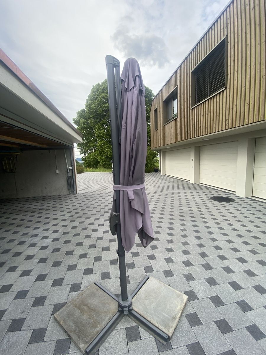 Parasols: Sonnenschirm mit 4 Gartenplatten – D'occasion à Beromünster par Mikala 8
