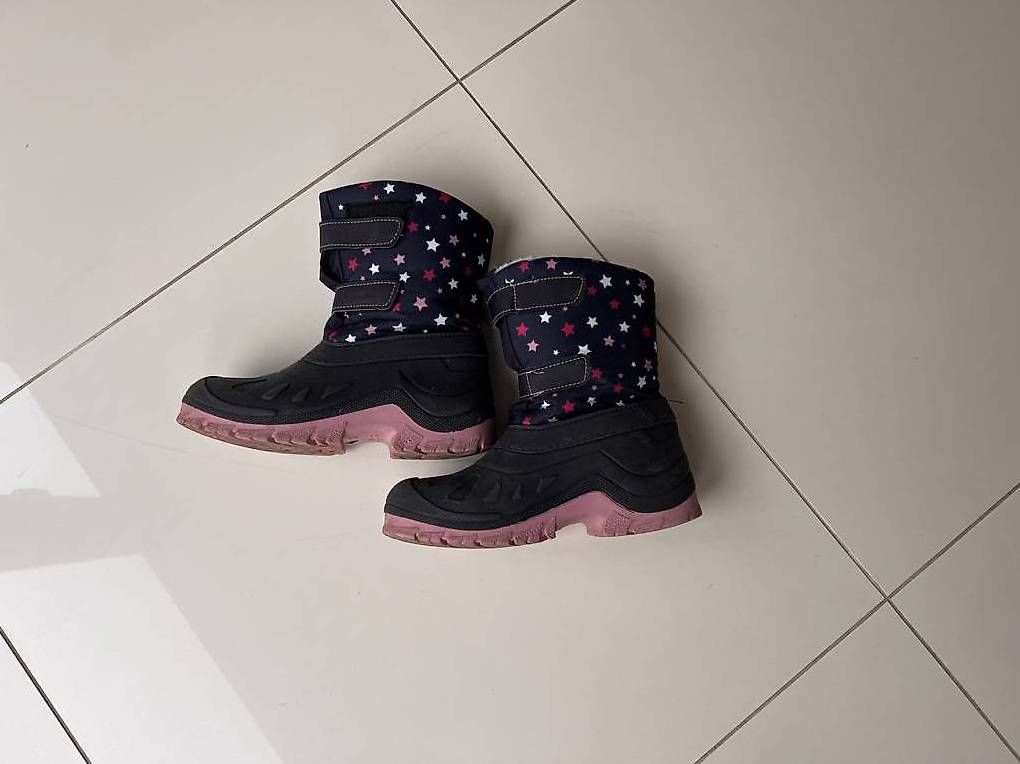 Scarpe per ragazze: Bottes de neige taille 35-36 – Usato da Epalinges venduto da Kallem 1