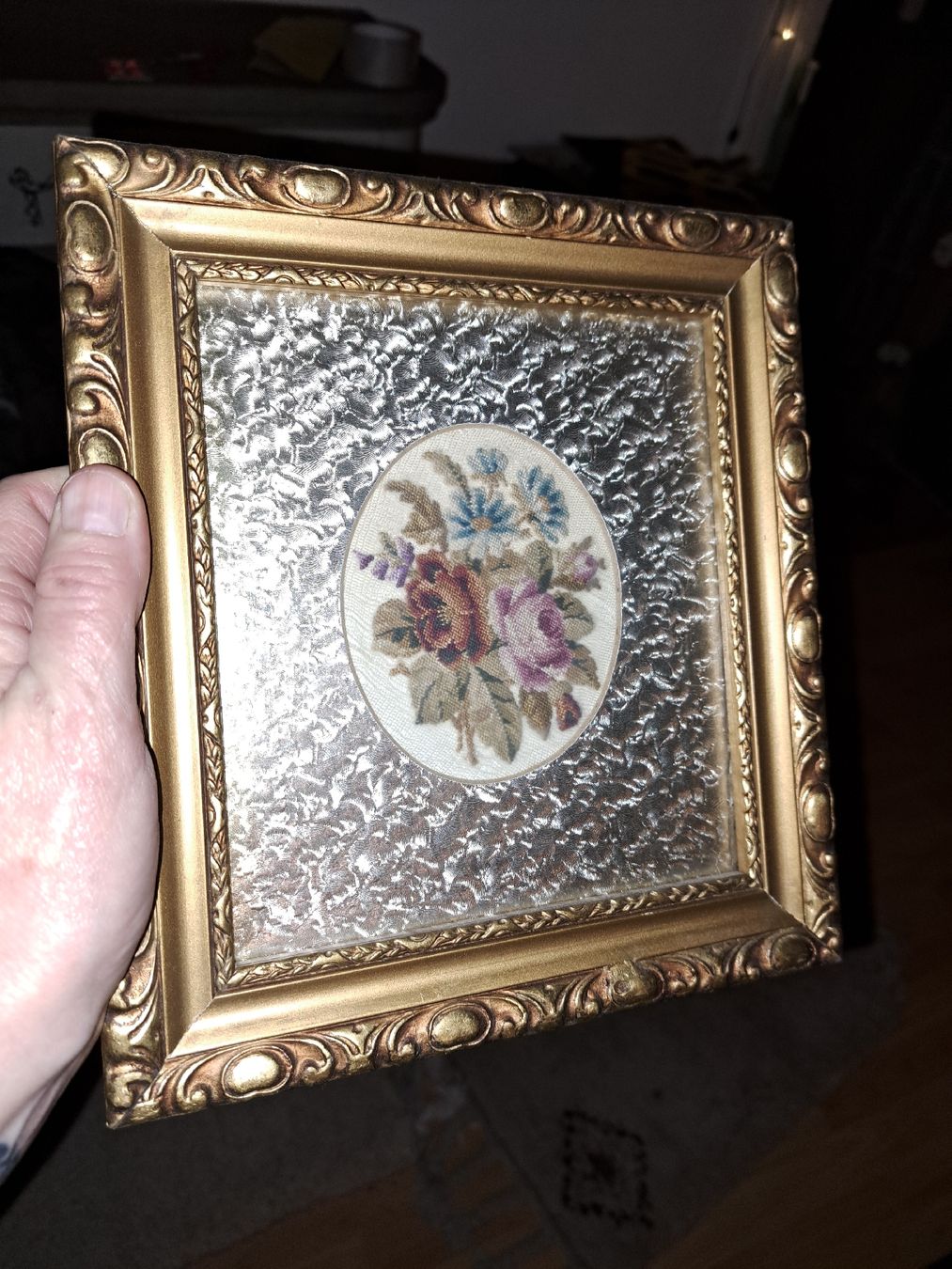Foto & Immagini: Gerahmtes Petit Point Bild – Usato da Kölliken venduto da Upcycling-by-Mc-TAM
