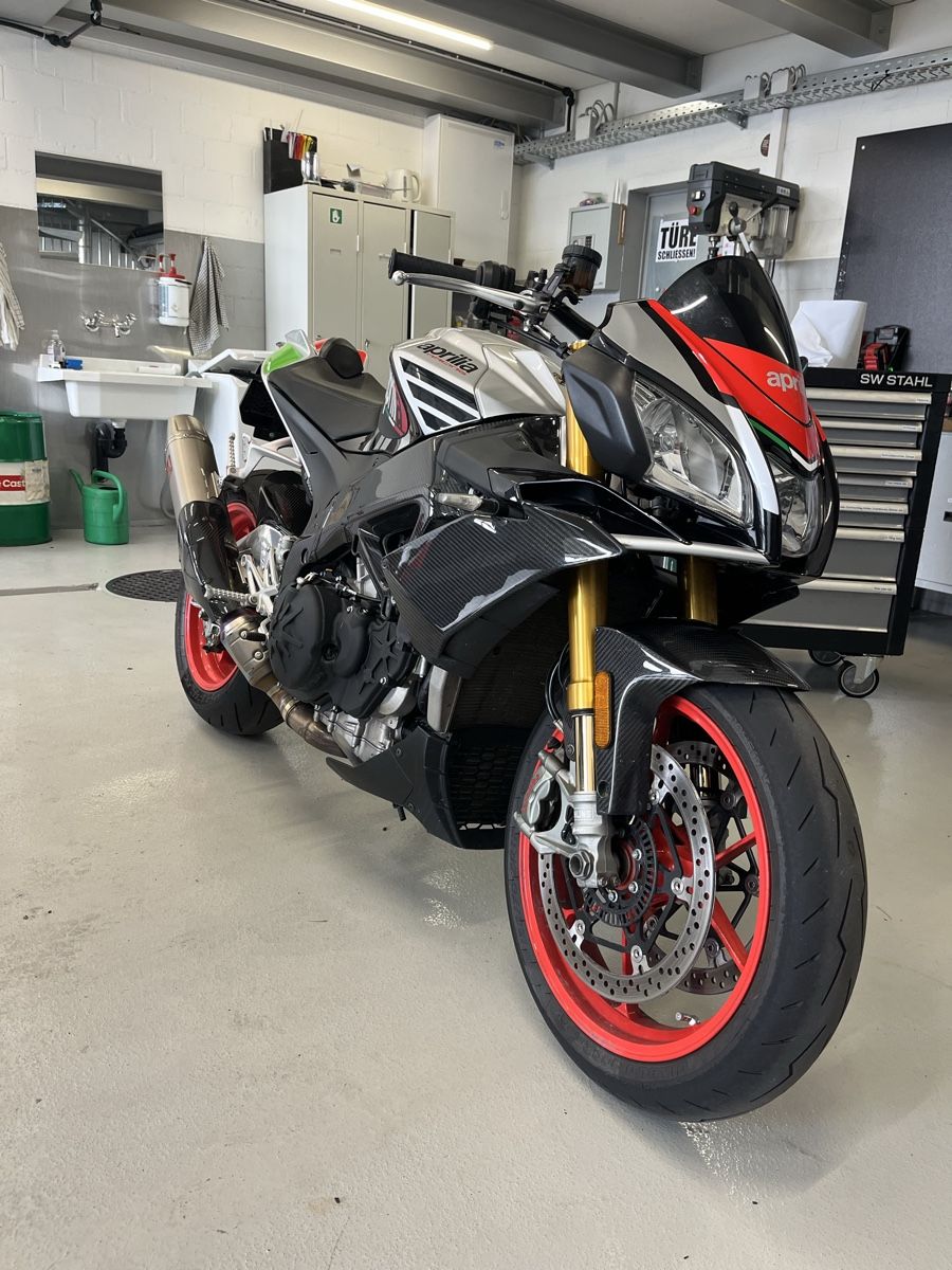 Aprilia Strasse: Aprilia Tuono v4 – Gebraucht aus Au Sg von san_8lvw