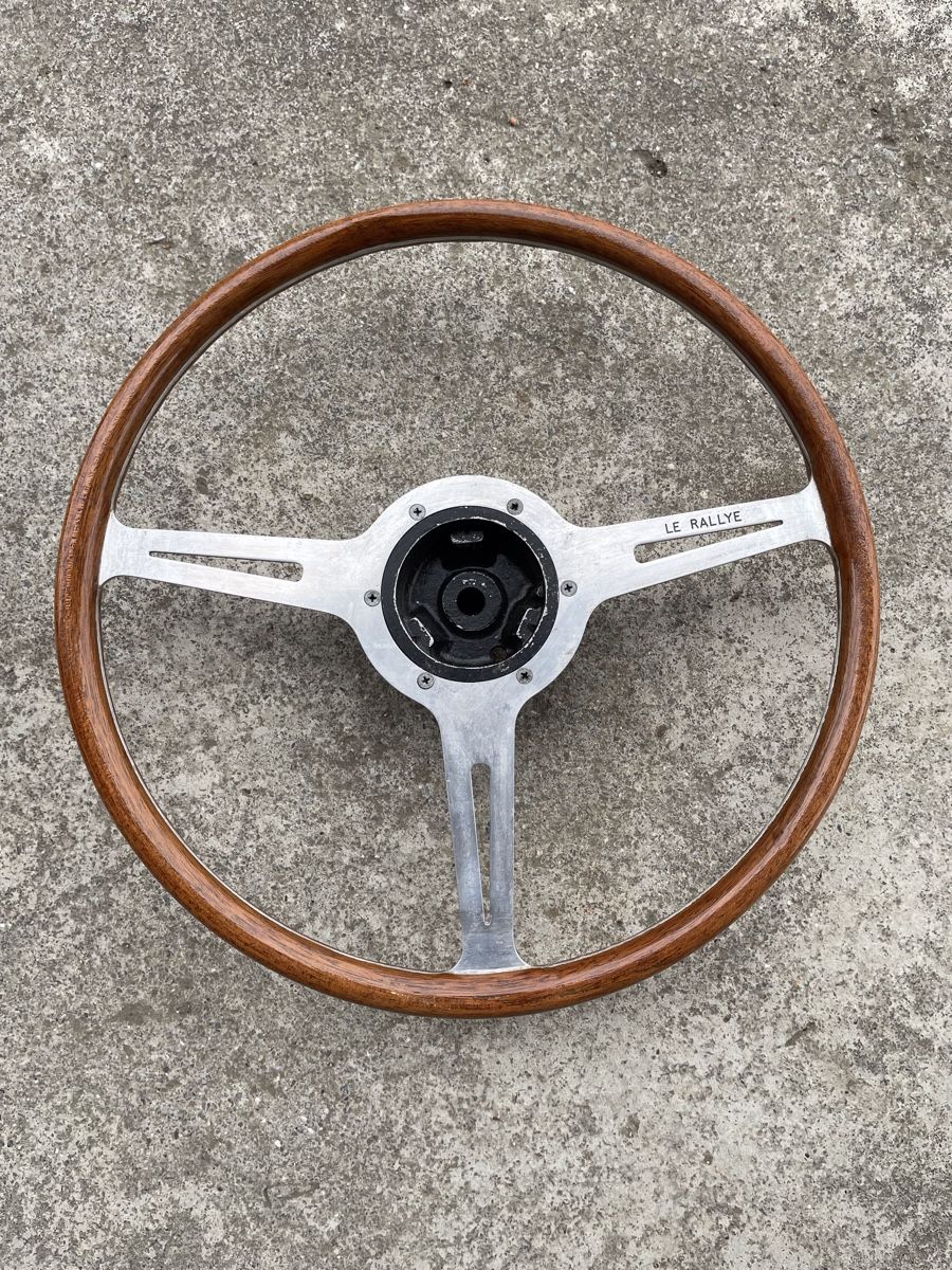 Tutti pezzi di ricambio auto: Volants en bois Oldtimer  – Usato da Chesalles sur Oron venduto da cajealti 3