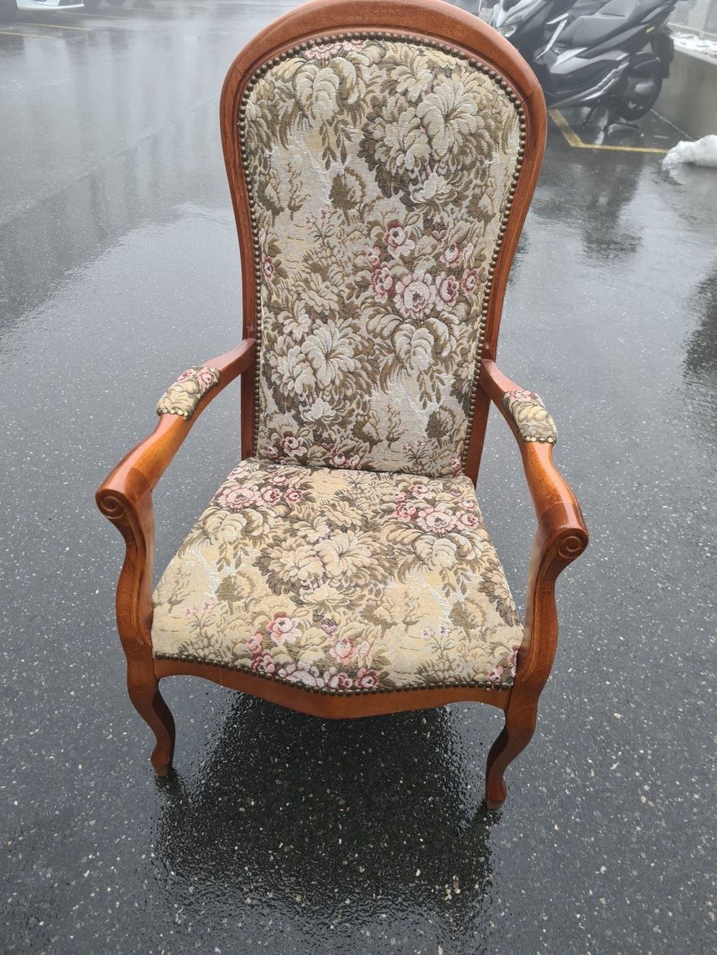 Sessel: Fauteuil – Gebraucht aus Monthey von 187-zeroo 1