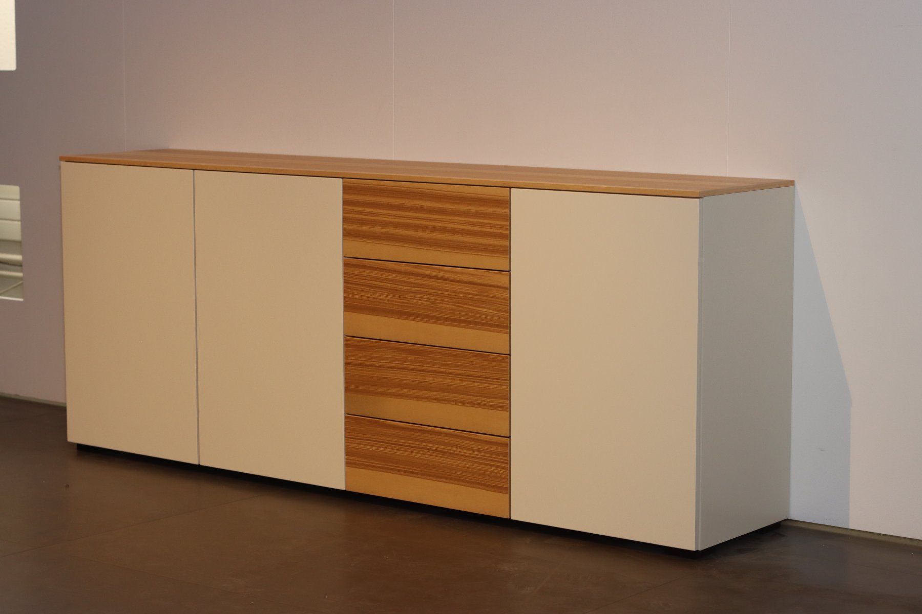 Cassettiere: Sideboard Swiss Creation – Nuovo (secondo la descrizione) da Münsingen venduto da Makramirka