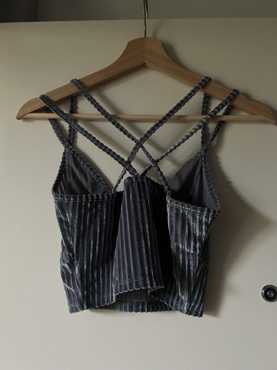 Shein Tops: Damen Top SHEIN Grösse S Samt – Gebraucht aus Frauenfeld von jae_vs6j 2