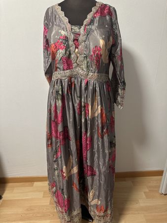 Festliches Sommerkleid, Gr. XL Grau mit Blumenmuster