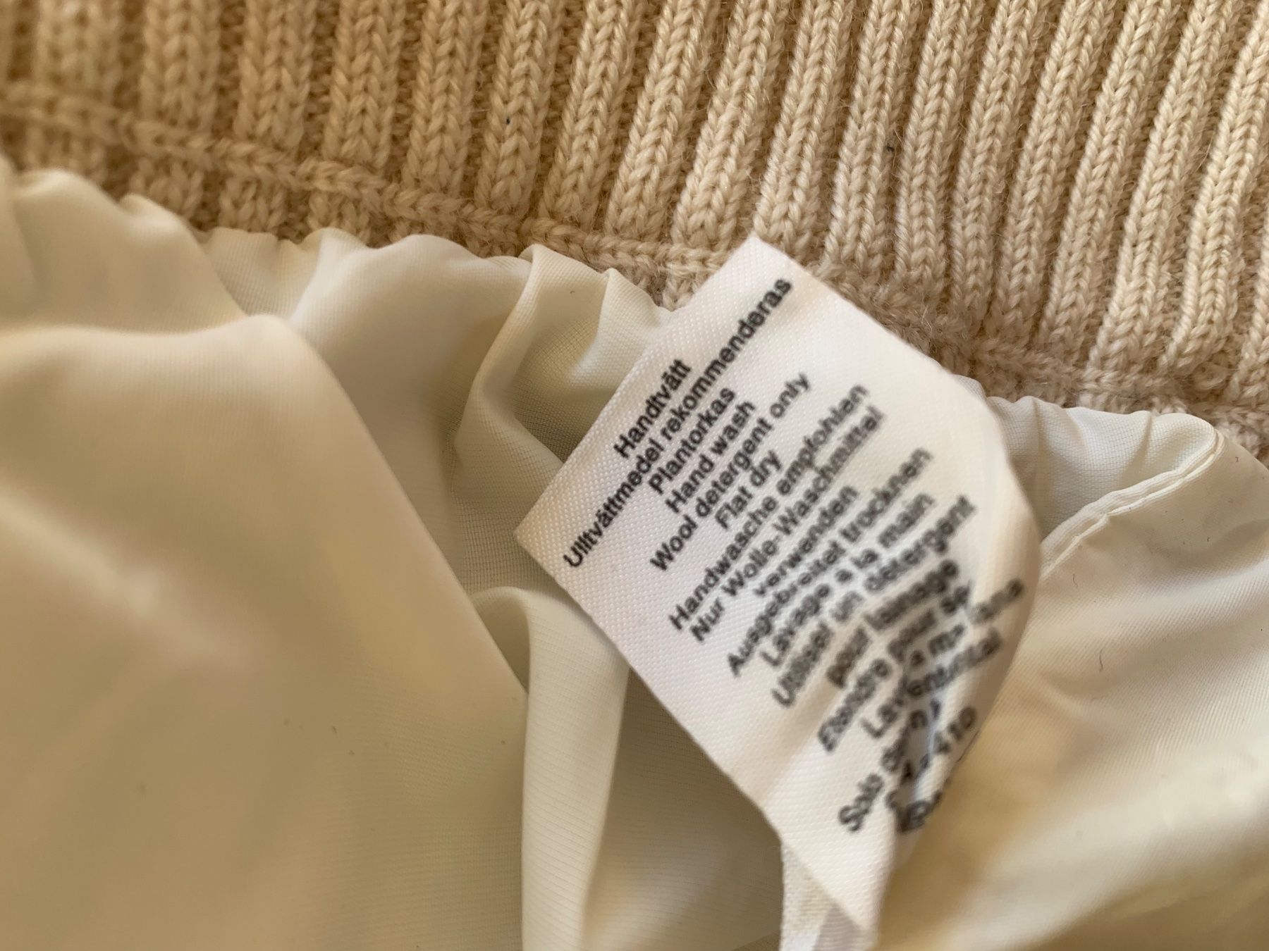Peak Performance Jacken: Peak Performance Strickjacke, Top Zustand, Grösse M – Gebraucht aus Meiringen von tonicandgin 5