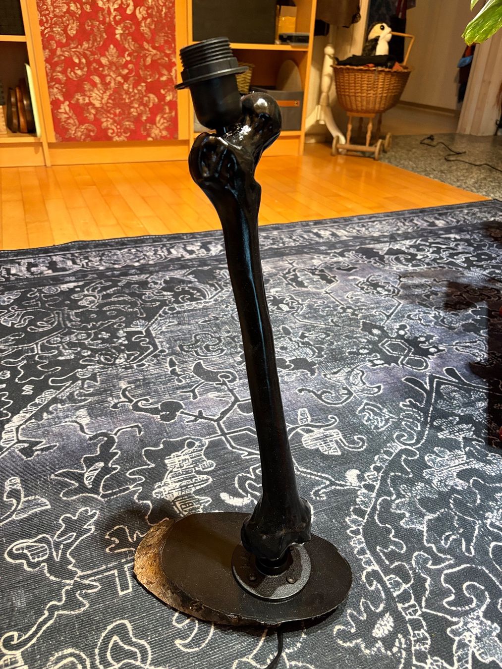 Lampade: Unikat Oberschenkelknochen Skelett Lampe – Nuovo (secondo la descrizione) da Erlinsbach SO venduto da sofieee 3