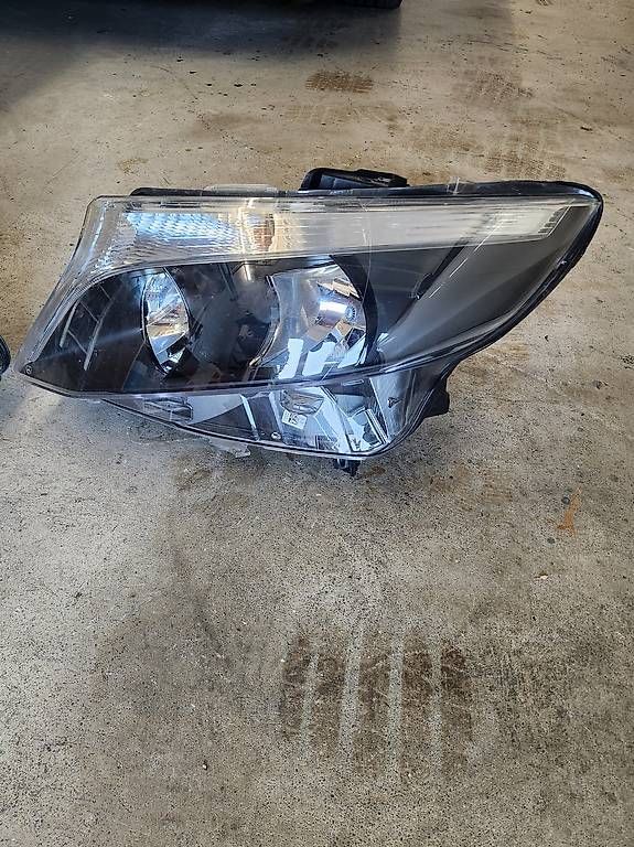Fari: Phares avant Mercedes W447 – Usato da Renens VD venduto da aligrapefruit 1
