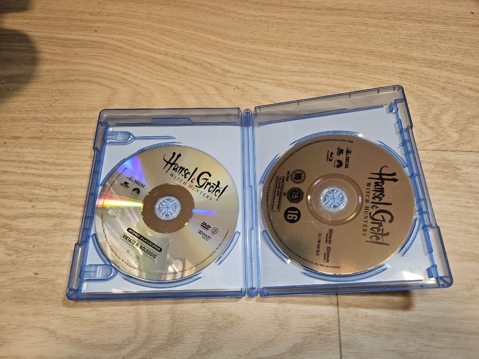 Tutti i DVDs: Blu-ray + DVD Hansel et Gretel Witch Hunters – Usato da La Joux FR venduto da car_ck96 1