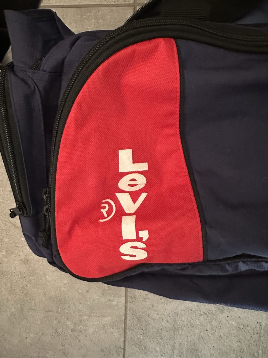 Borse: Borsa sportiva Levi's blu/rossa – Usato da Losone venduto da niv_8vwx 1