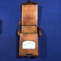 2 appareils de mesure Elmes homètre testé 1 avec sacoche