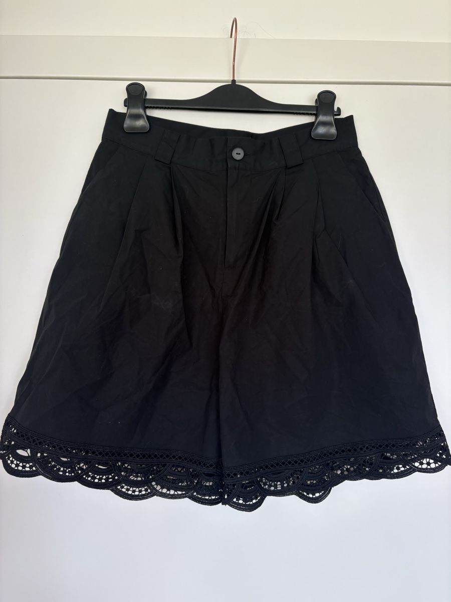 Twinset Pantalons: Short à pinces à taille haute noir Twinset neuf – Neuf (Voir description) à Prilly par mai_ktw8