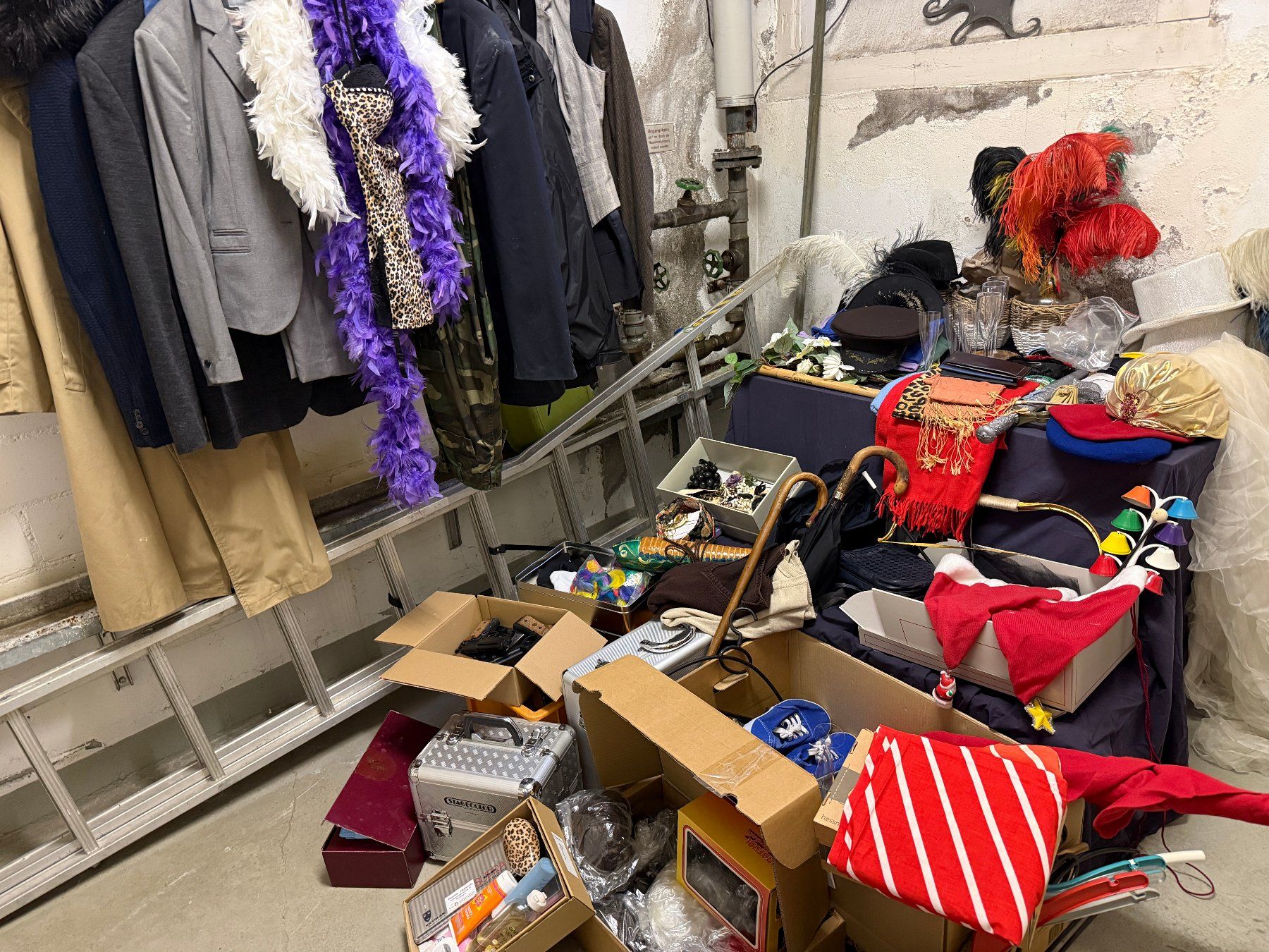 Alle Dekorationen: Theaterfundus – Gebraucht aus Zürich von Fumato 3
