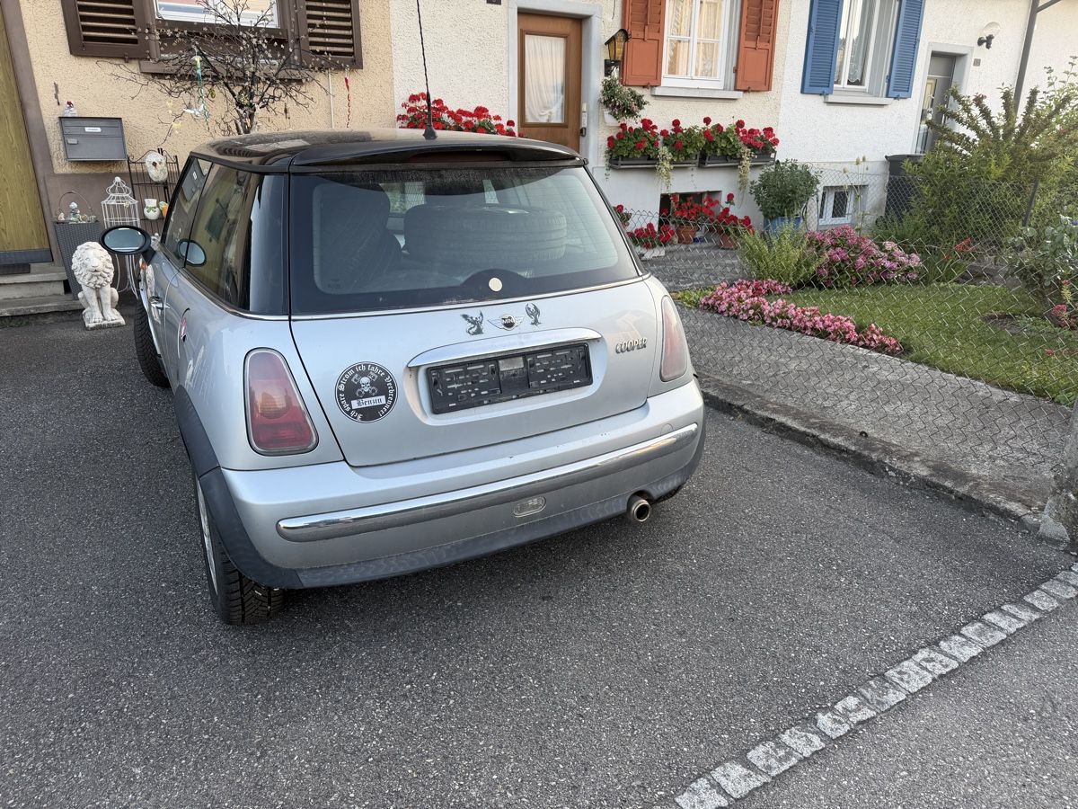 Mini Autos: Mini Cooper ab Platz – Defekt aus Recherswil von tkb 2