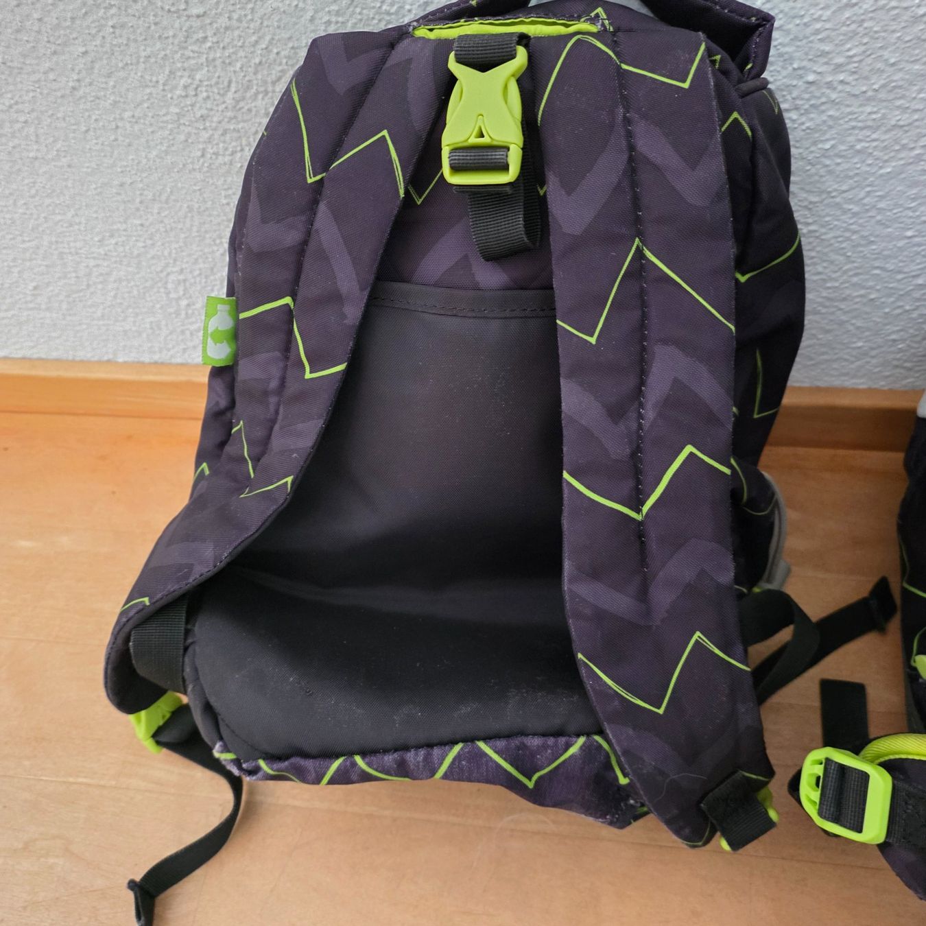 Ergobag Kindertaschen: Ergobag Rucksack mit kleine Training Rucksack und  Klettis – Gebraucht aus Luzern von Cado12 4