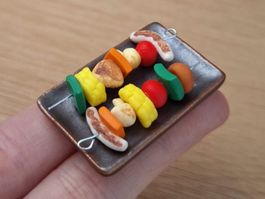 Handmade Spiessli auf Keramik Teller