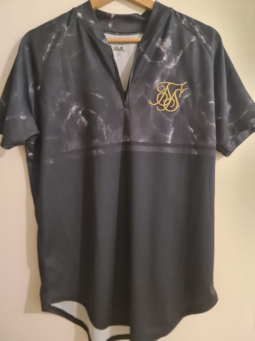 Siksilk T-shirt: Siksilk Oberteil, Grösse S – Nuovo (secondo la descrizione) da Rheinfelden venduto da DukeDumont