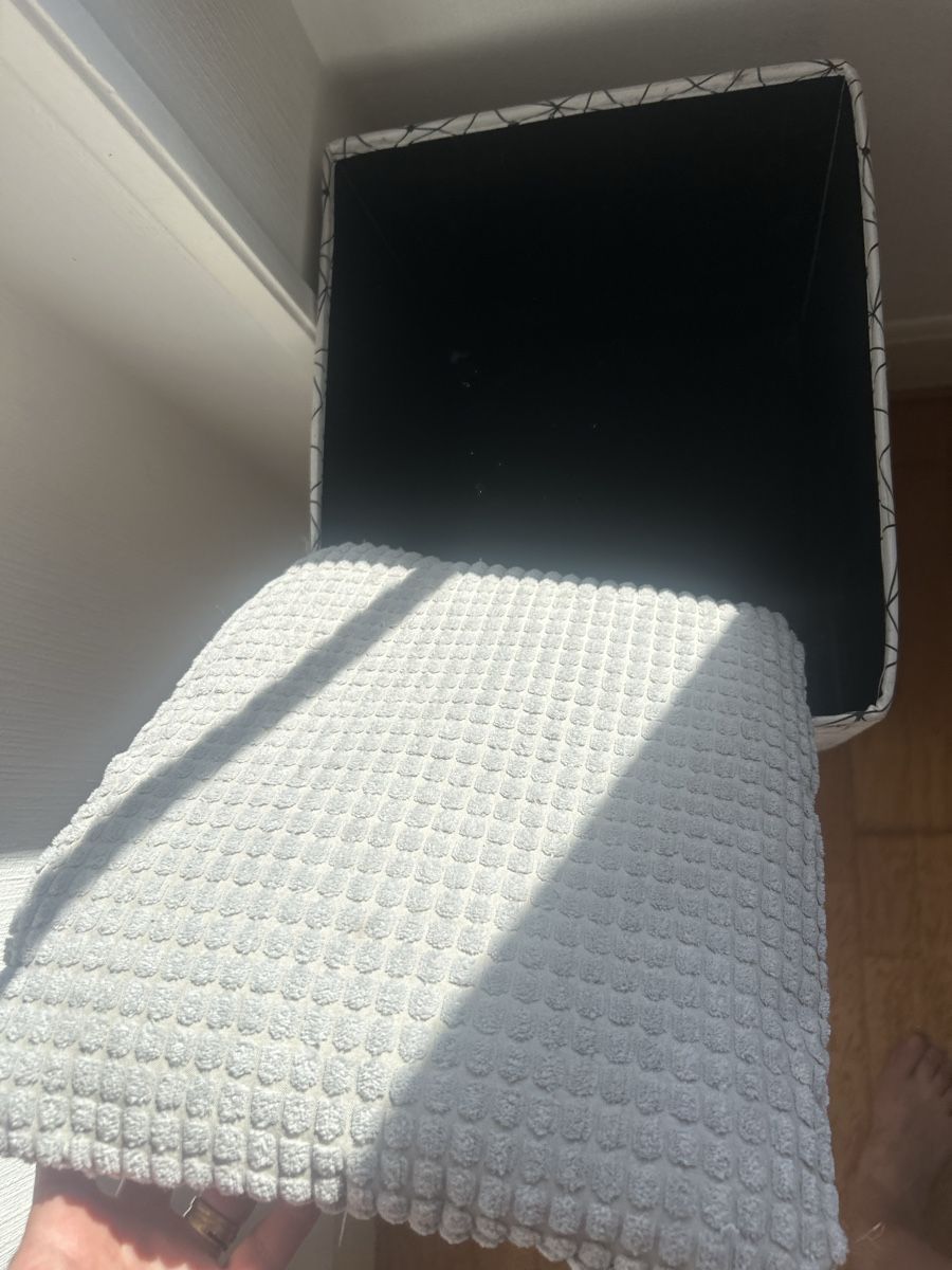 Cucce & Letti: Bac de rangement décoratif avec coussin intégré pour chats – Usato da St-Prex venduto da mar_f6t6 1