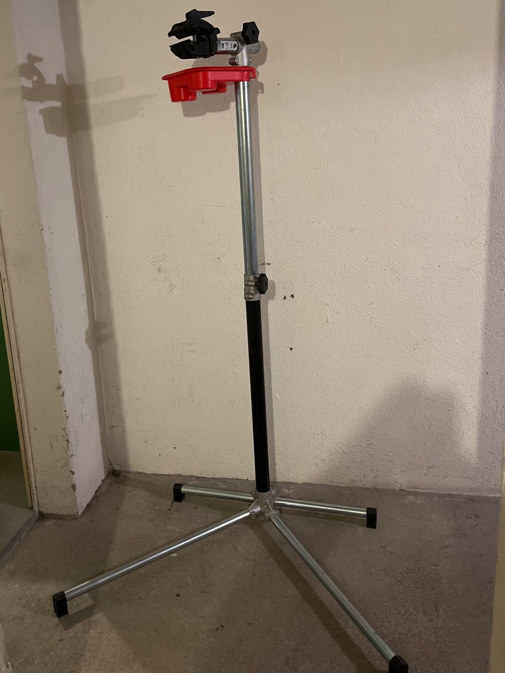 Rateliers à velo: Velo Reparaturständer – D'occasion à Uster par Arrayo 3