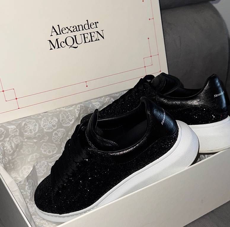 Alexander Mcqueen Scarpe da donna: Alexander McQueen Glitter Oversized Sneaker – Usato da Sigirino venduto da p_m_9zwg 1