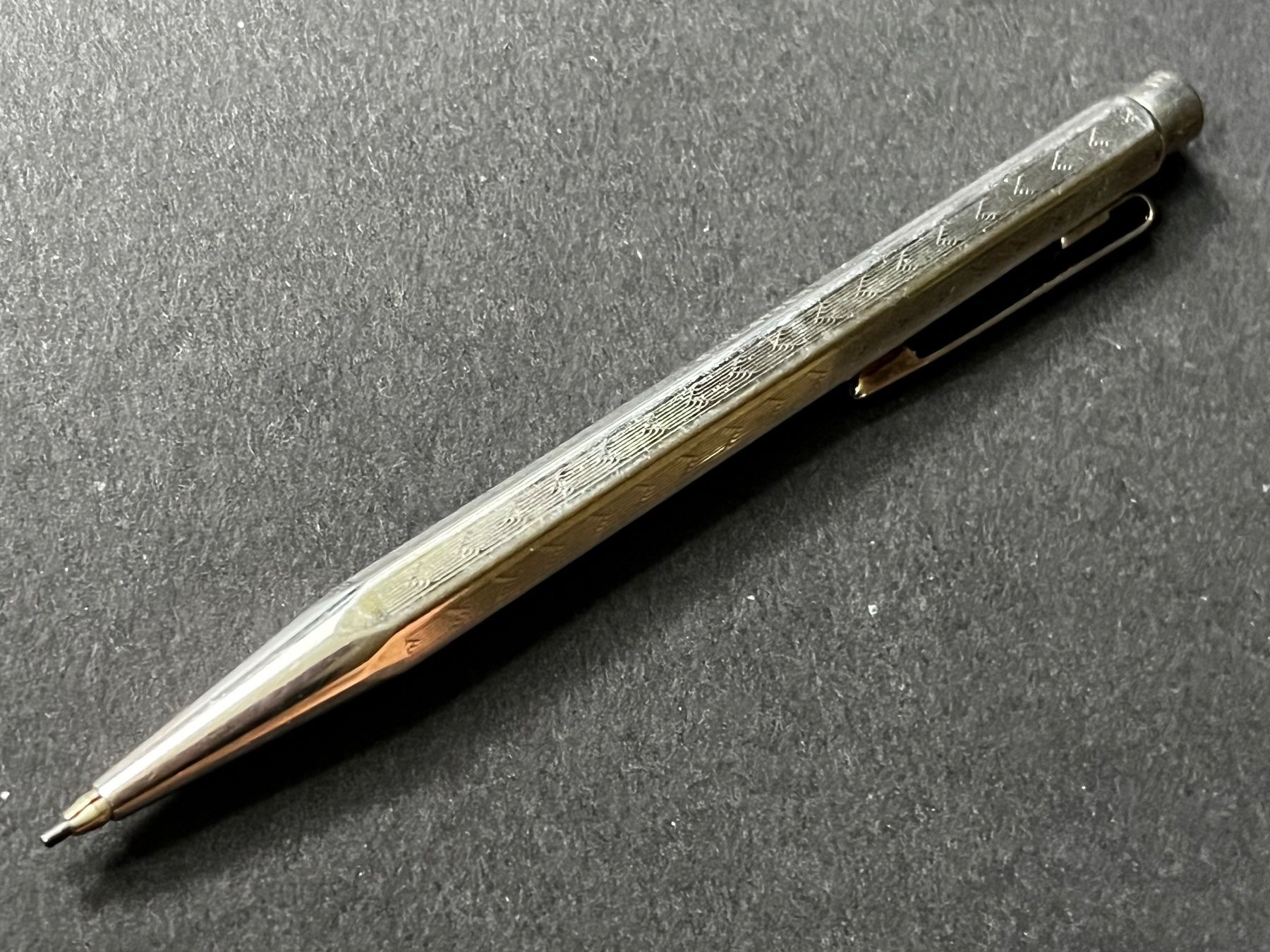 Caran D'Ache Bleistifte, Farbstifte & Kreide: Caran d’Ache Ecridor Minenhalter - Chevron, versilbert SCHL. – Gebraucht aus Zürich von FV.vintage 1