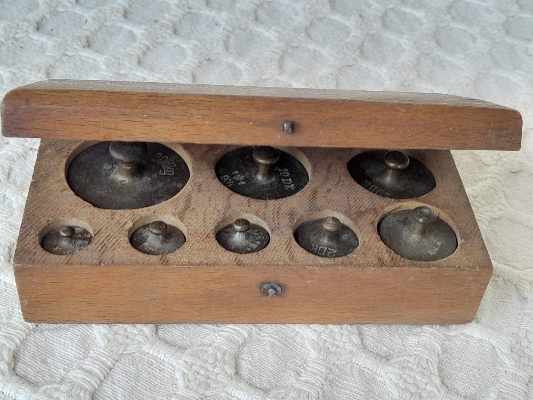 Bilance e pesi: Altes Gewichte-Set mit Holzkasten – Usato da Thun venduto da Treff.....e