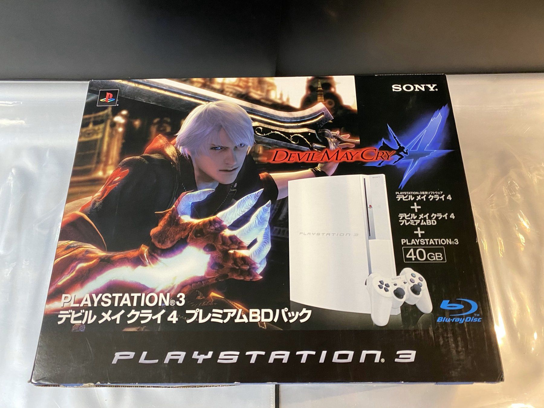 Sony Console: DEVIL MAY CRY 4 PREMIUM BD PACK (CERAMIC WHITE) PS3 KONSOLE – Nuovo e nell'imballaggio originale da Wil SG venduto da NICK222
