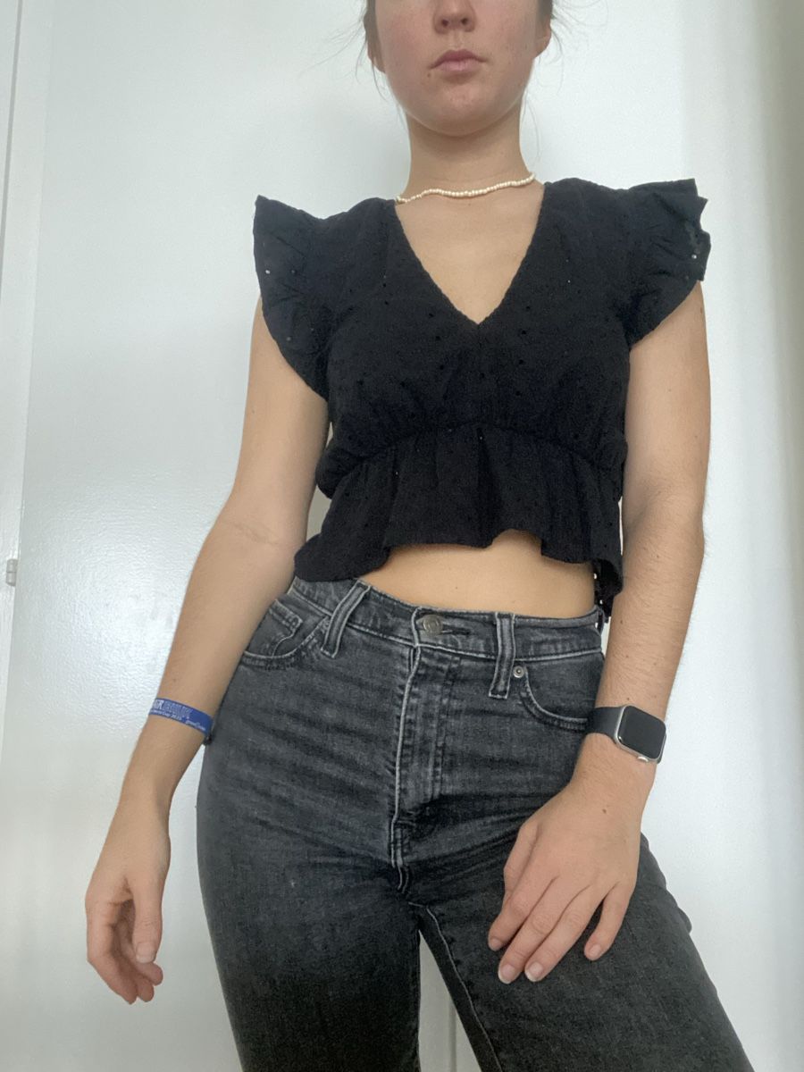 Pull&Bear Top: Schwarzes Pull&Bear Top mit Lochmuster – Nuovo (secondo la descrizione) da Bern venduto da Lisa_Joy