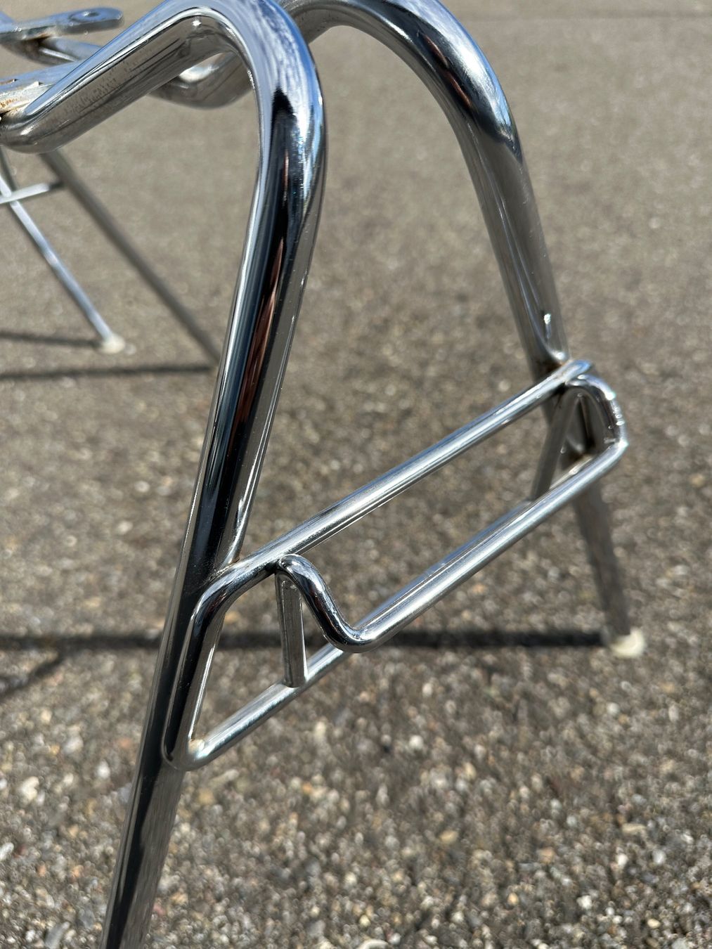 Eames Stühle: zwei Eames / Miller / Vitra Stacking Bases – Gebraucht aus Zürich von frauflufelberg 2
