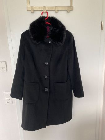 schwarzer eleganter zeitloser Damenmantel von COMMA Grösse42