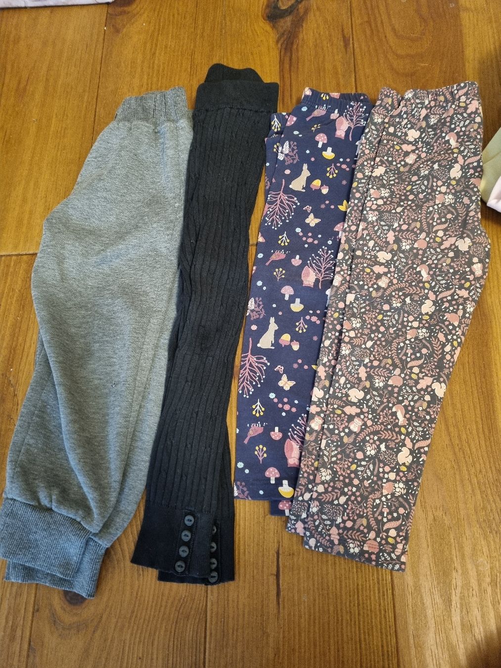 Maglioni & Felpe: Mädchen Kleiderpaket, Grösse 92/98 – Usato da Grasswil venduto da Natali.H 3