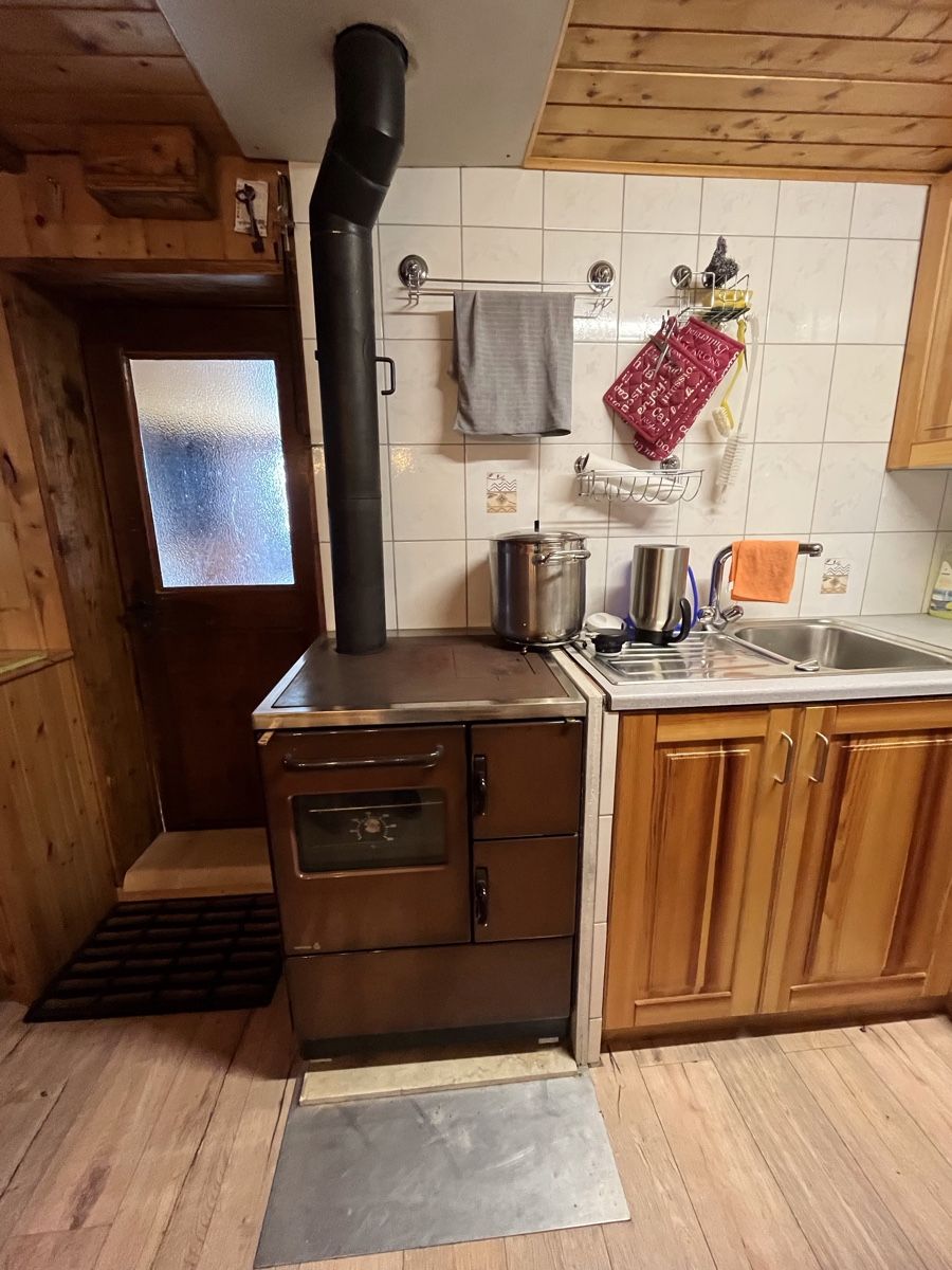Altri mobili d'antiquariato: Holzkochherd, Holzofen mit Backofen – Usato da Bönigen venduto da moosranch 1