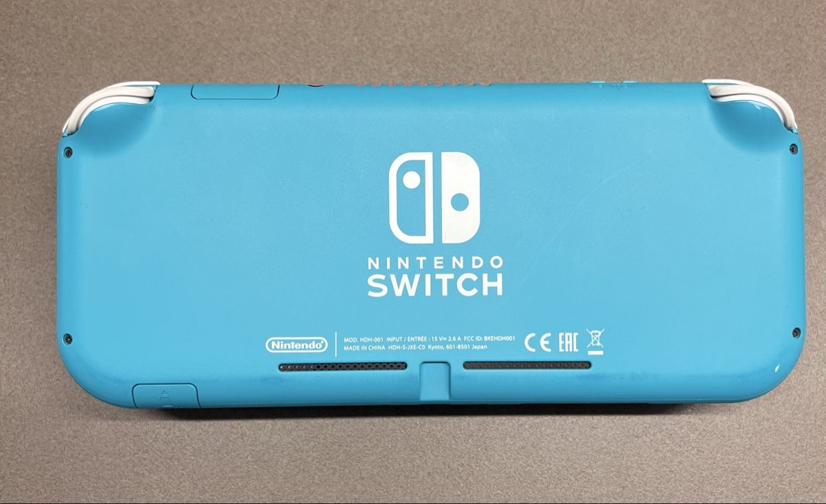 Nintendo Konsolen: Nintendo Switch Lite - Türkis - Inkl. Ladegerät & Tasche – Gebraucht aus Wangen an der Aare von gismoluna01 1