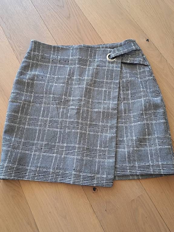 Pantalons: A vendre – D'occasion à Düdingen par petitloup