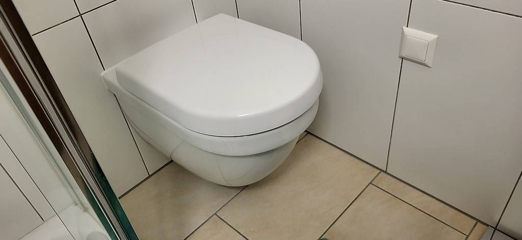 Villeroy & Boch WC: Cuvette de WC Villeroy & Boch avec siège – Gebraucht aus Versoix von Lc.1