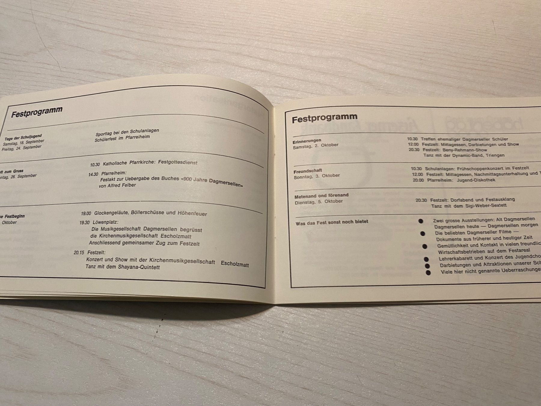 Libri: DAGMERSELLEN 1976 - 900 Jahre - Programm Heft und Abzeichen – Nuovo (secondo la descrizione) da Dagmersellen venduto da Musikexperte06 2