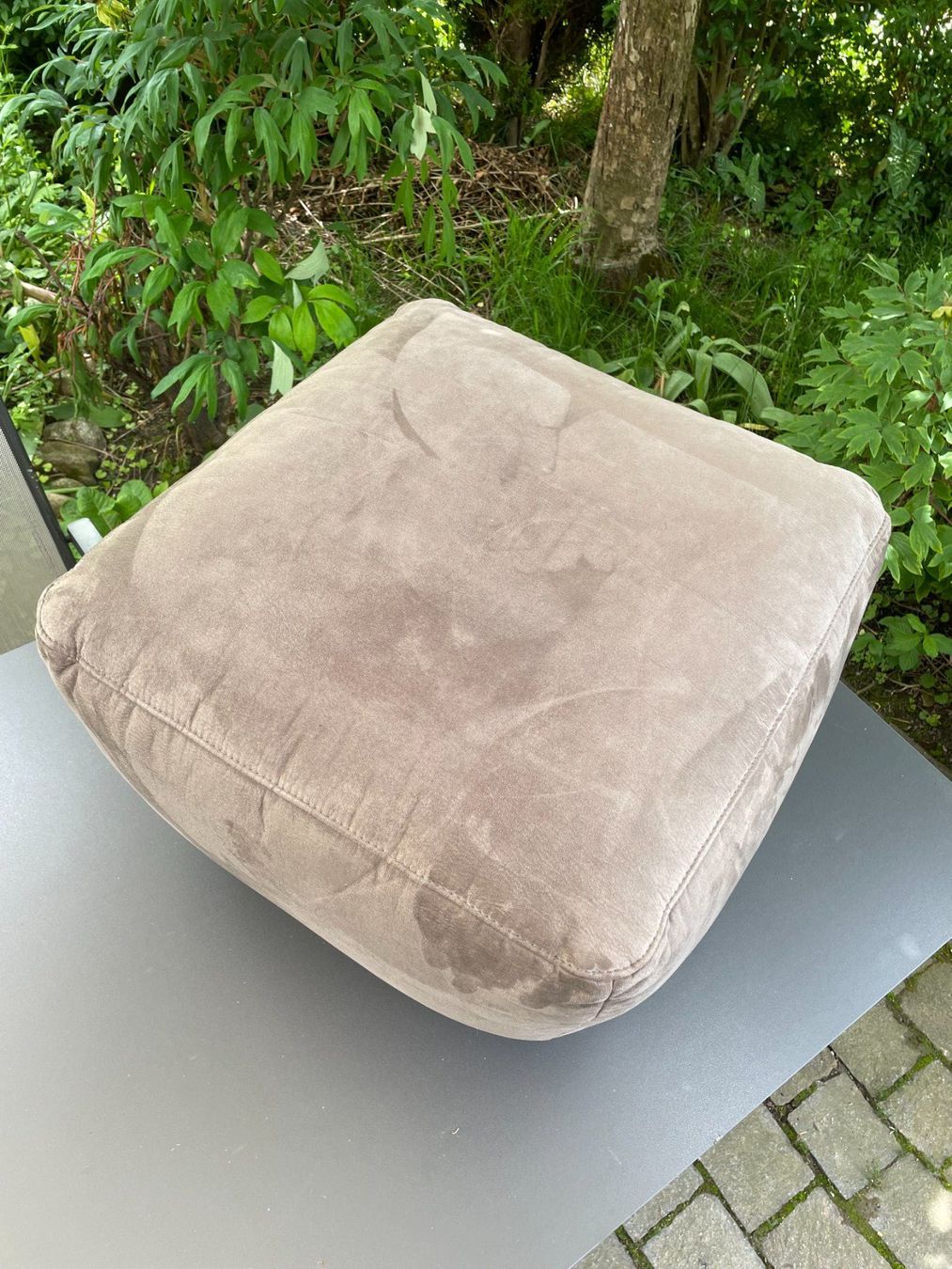 Sgabelli: Moderner Sitzhocker / Pouf in Kunstlederoptik – grau – Usato da Hitzkirch venduto da Rabenus 1