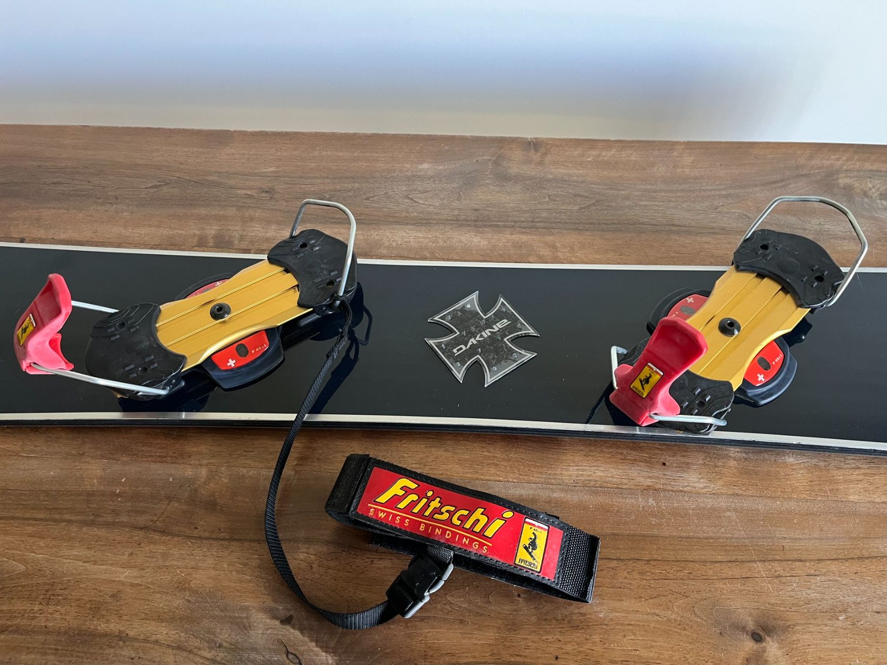 Kessler Board: KESSLER Raceboard "Titanum" mit FRITSCHI-Bindung – Usato da Uznach venduto da Pommes06 2