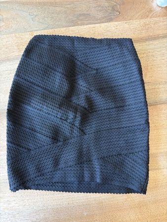 Rock H&M schwarz mit Reissverschluss Grösse 32 Zustand gut