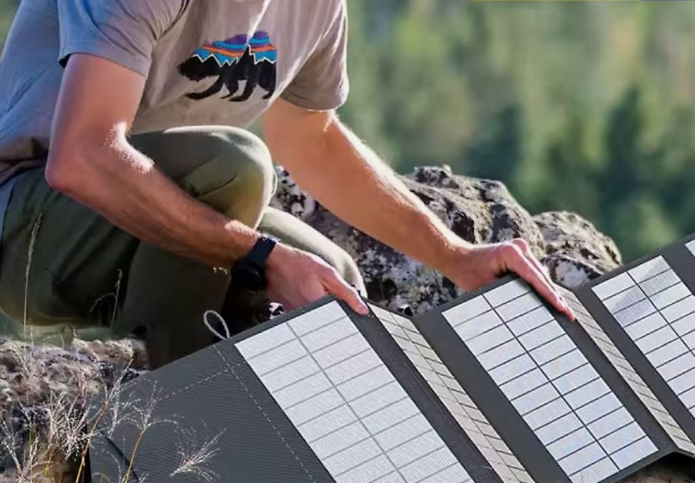 Dispositivi a energia solare: Panneaux solaires portables 18cm x 11.5 cm – Usato da Colombier VD venduto da Xzbit