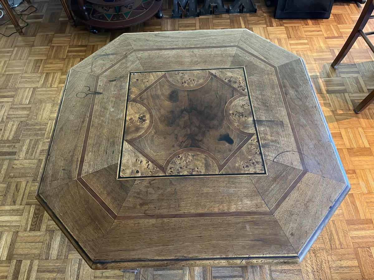 Tables: Tisch achteckig mit Schublade – D'occasion à Zürich par Gurly 1