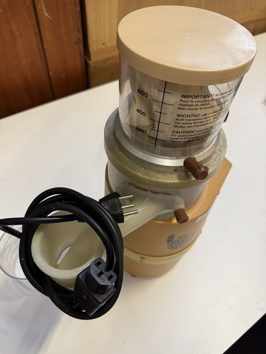 Elettrodomestici da cucina: Elsässer Getreidemühle Typ F100  – Usato da Wildegg venduto da KramerBeni 2