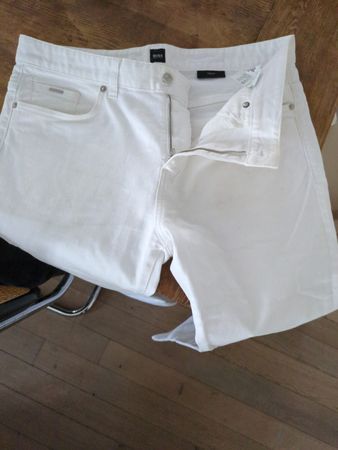 Hugo Boss white jeans, size 34/34, summer style icon!