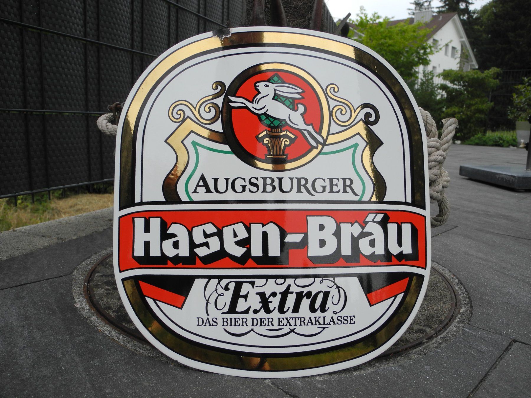 Ecriteaux: AUGSBURGER HASEN BRÄU EMAILSCHILD – D'occasion à Reinach AG par Huckleberrysix