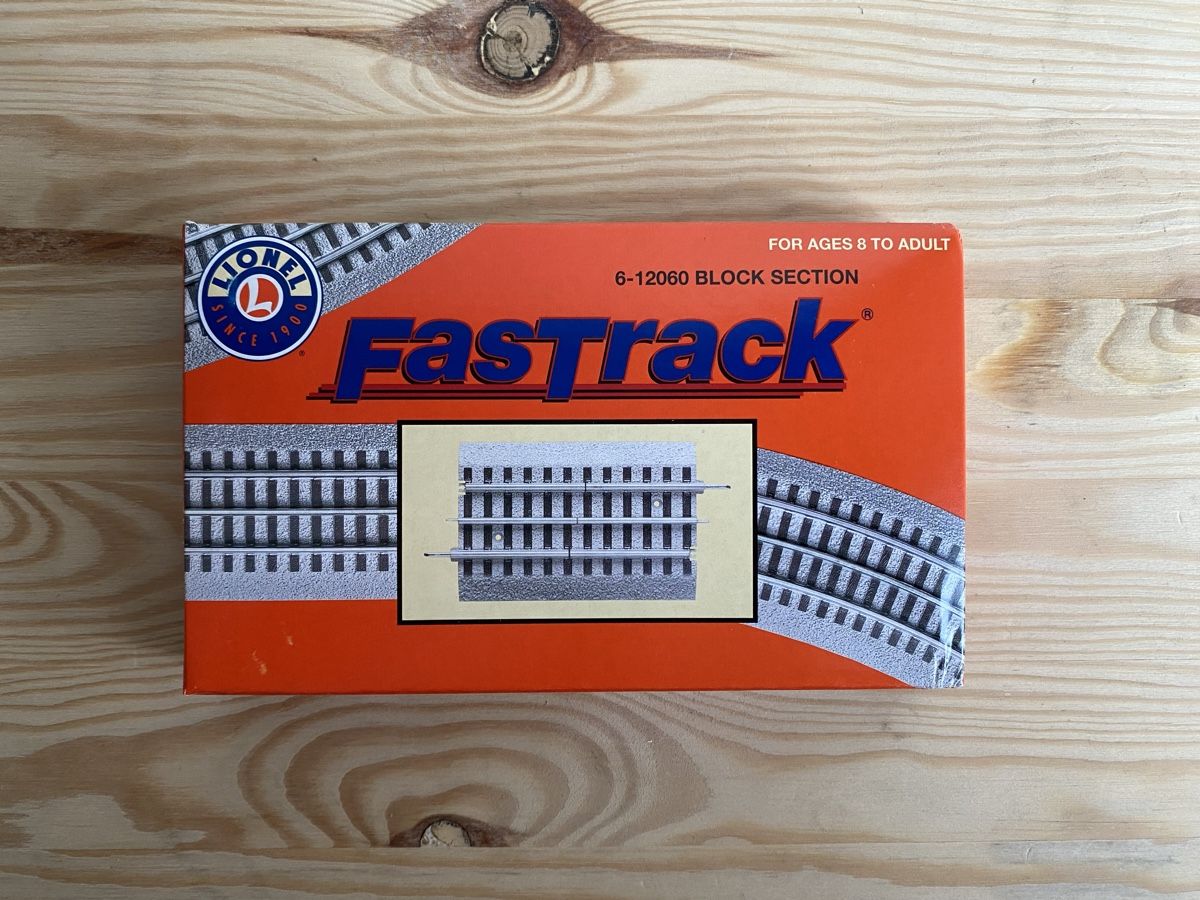 Lionel Modellini di ferrovie: Lionel Fastrack Block Section 6-12060 – Nuovo e nell'imballaggio originale da Luzern venduto da fairflip